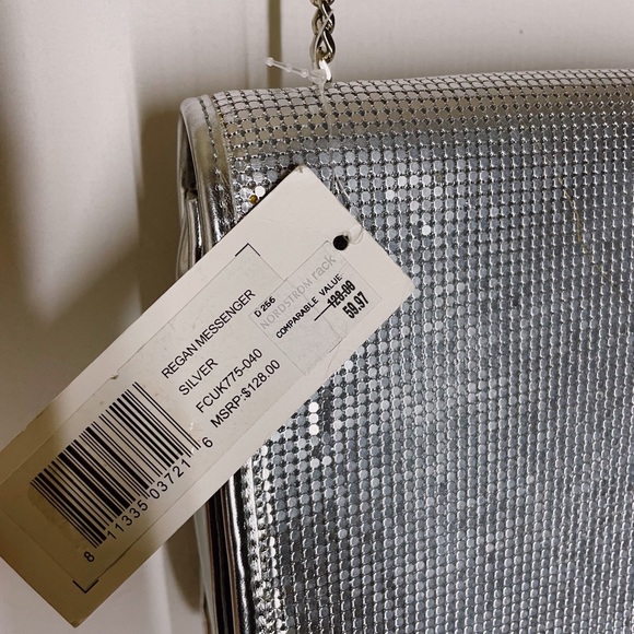 NWT French Connection Silver Regan Messenger with Chain Strap - Picture 3 of 7